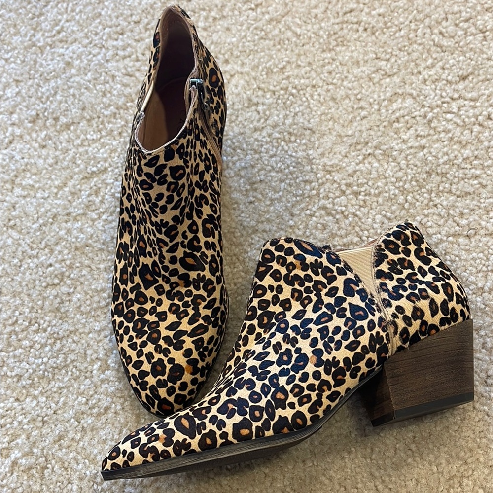 New without box Caslon leopard print calf hair ankle boots - size 8